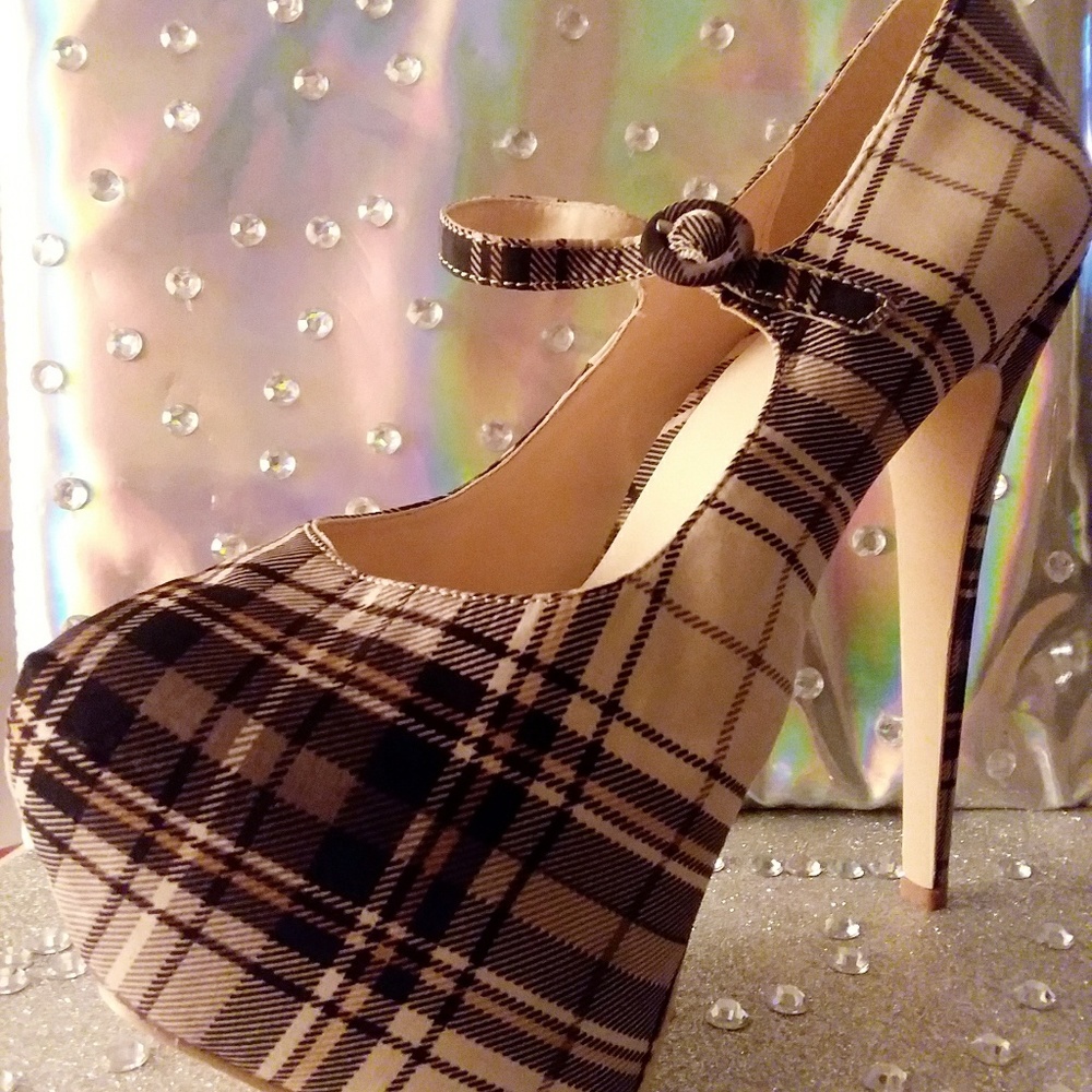 Shoes clothing and accessories - Picture 1 of 2